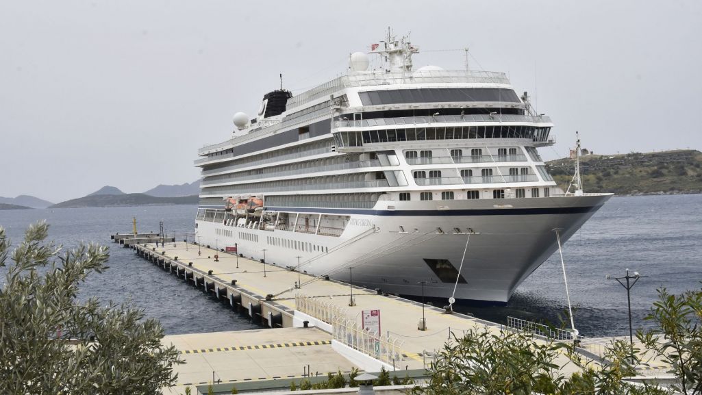 Zakotwiczony statek wycieczkowy „Viking Orion”, Fot. Osman URAS/Anadolu Agency/Getty Images