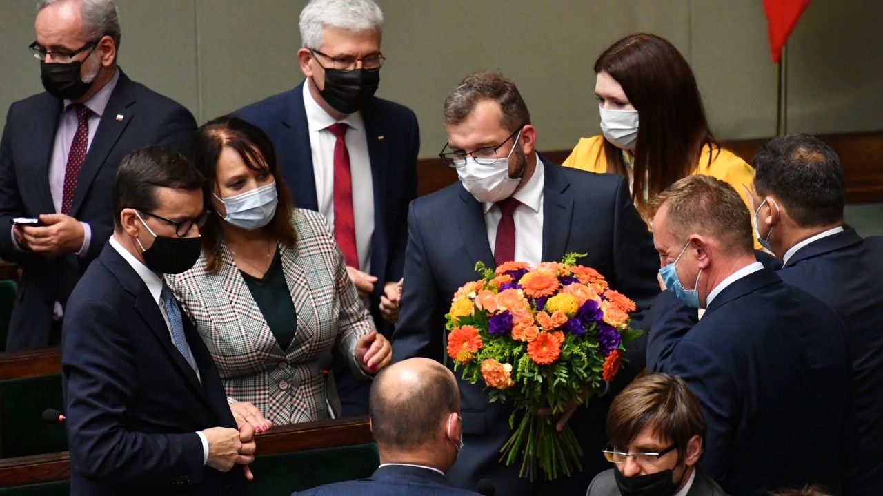 Członkowie rządu po głosowaniu nad wotum nieufności wobec ministra rolnictwa i rozwoju wsi (fot. PAP/Piotr Nowak) Członkowie rządu po głosowaniu nad wotum nieufności wobec ministra rolnictwa i rozwoju wsi (fot. PAP/Piotr Nowak)