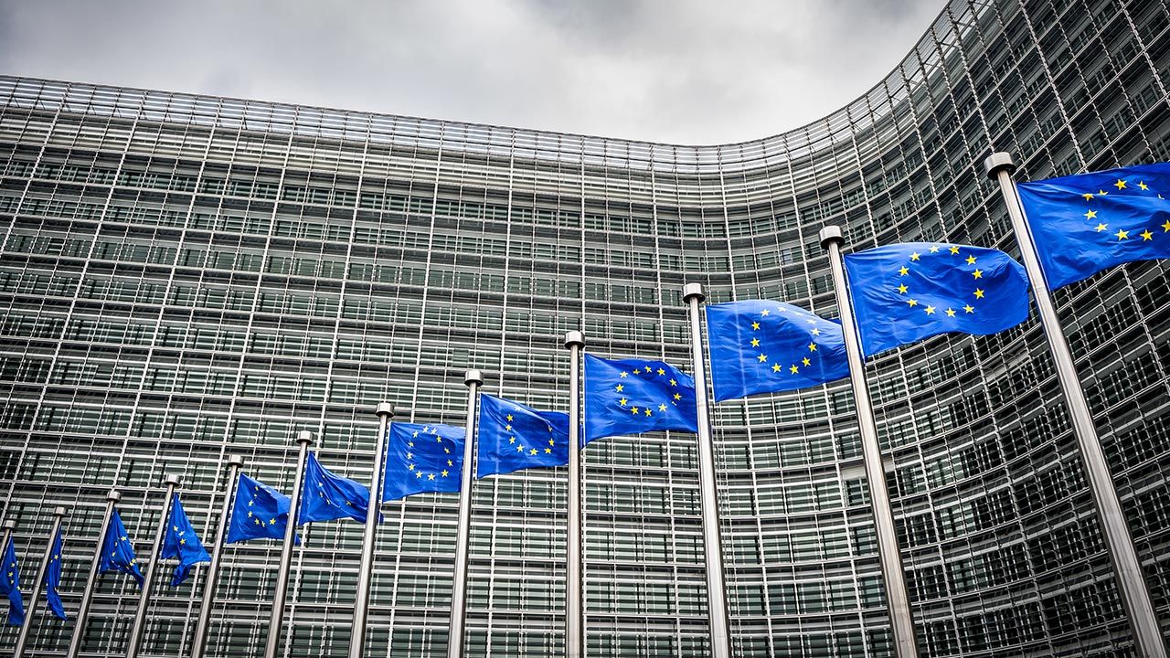 Komisja Europejska postawiła Polsce ultimatum (fot. Shutterstock/lazyllama)