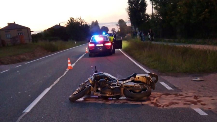 Zderzenia busa z motocyklem. Kierowca auta pijany i z zakazem prowadzenia pojazdów  (Fot. KPP w Sandomierzu) 