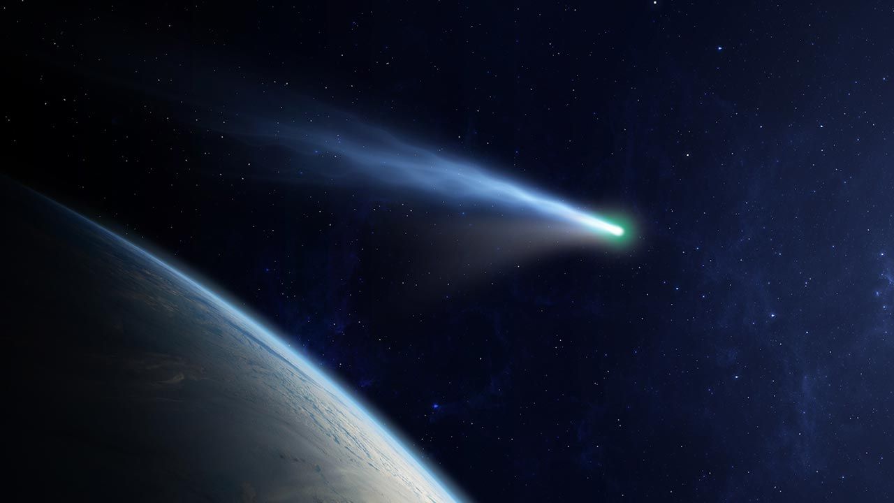Do naszej planety zbliża się kometa C/2022 E3 (ZTF) (fot. Shutterstock/buradaki)