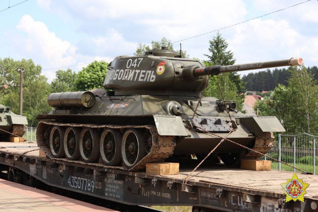 Расейскія танкі Т-34 прыбылі ў Беларусь для ўдзелу ў ваенным парадзе 3 ліпеня. (Фота: modmilby / Telegram)