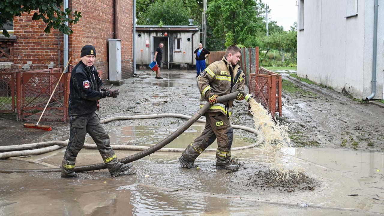 Polska po ulewach. Wciąż obowiązują stany alarmowe na rzekach
