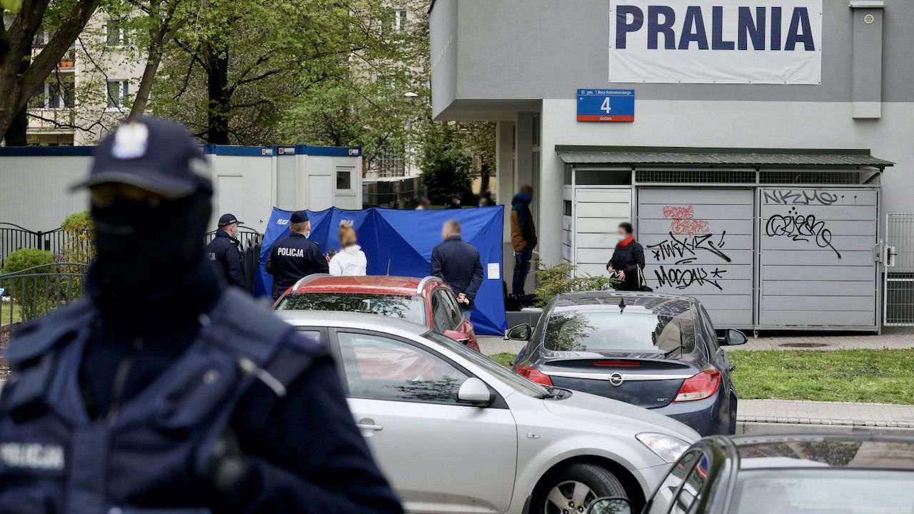 Służby na miejscu zdarzenia w Warszawie (fot. PAP/P.Supernak) Służby na miejscu zdarzenia w Warszawie (fot. PAP/P.Supernak)