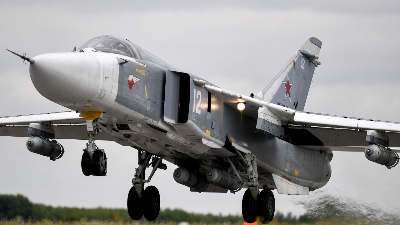 Dwa samoloty Su–24 wyleciały prawdopodobnie z bazy w Kaliningradzie (fot. Donat Sorokin\TASS via Getty Images)