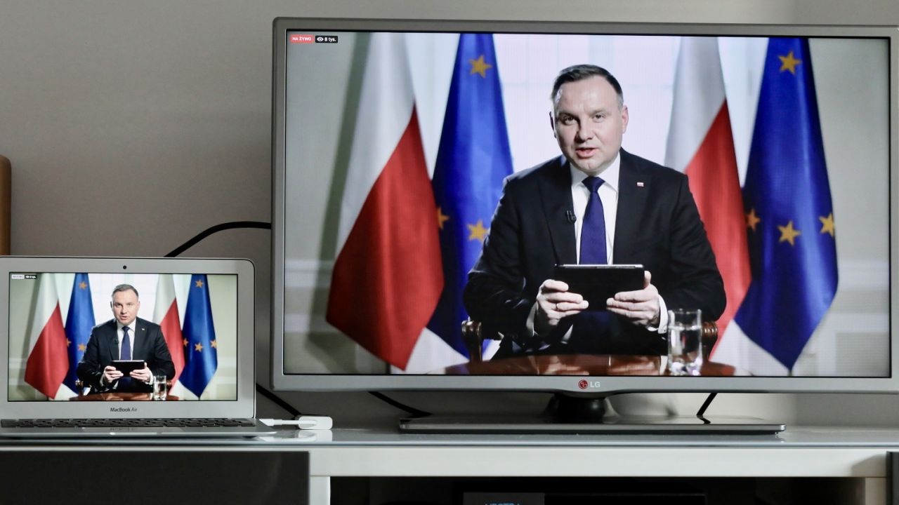 „Bez względu na to, czy Unia Europejska daje sobie dzisiaj radę, czy nie, jesteśmy jej częścią” – podkreśla Andrzej Duda (fot. PAP/Paweł Supernak) „Bez względu na to, czy Unia Europejska daje sobie dzisiaj radę, czy nie, jesteśmy jej częścią” – podkreśla Andrzej Duda (fot. PAP/Paweł Supernak)