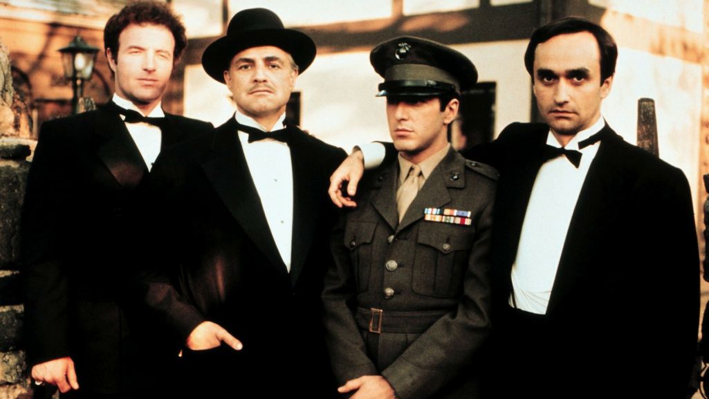 Marlon Brando i pozostali członkowie filmowej rodziny Corleone z „Ojca chrzestnego”. Fot. Paramount Pictures/ AF Archive/ EastNews