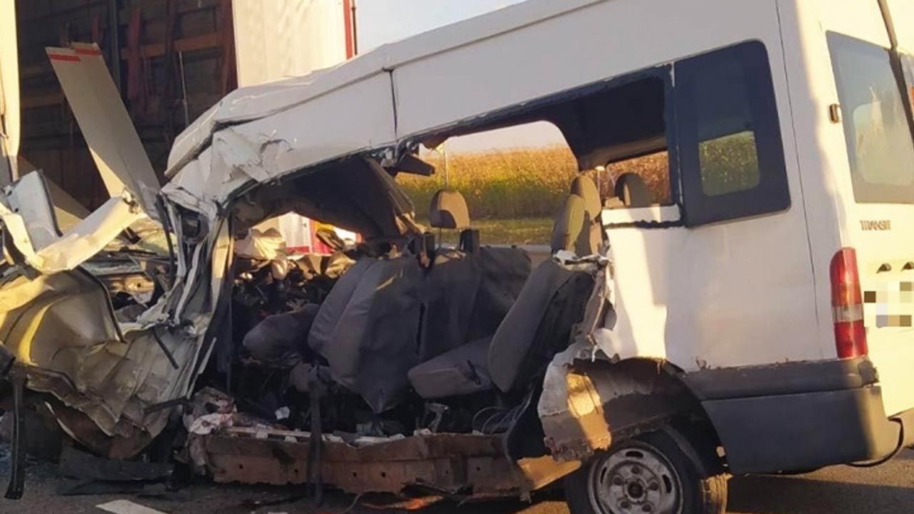 Wypadek na autostradzie M4 z kierunku Budapesztu (fot. police.hu) Wypadek na autostradzie M4 z kierunku Budapesztu (fot. police.hu)