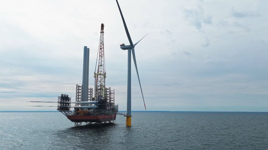 Baltic Power: pierwszy wiatrak stanął w Bałtyku. Przełom w morskiej energetyce wiatrowej (FOT. BALTIC POWER)