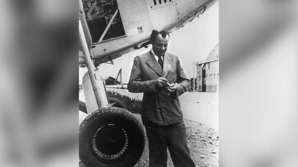Antoine de Saint-Exupéry był zapalonym pilotem (fot. wikimedia/ domena publiczna)