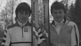 Wielokrotne mistrzynie Polski w narciarstwie zjazdowym Małgorzata (P) i Dorota (L) Tlałkówny (fot. Stanisław Momot/PAP) Wielokrotne mistrzynie Polski w narciarstwie zjazdowym Małgorzata (P) i Dorota (L) Tlałkówny (fot. Stanisław Momot/PAP)