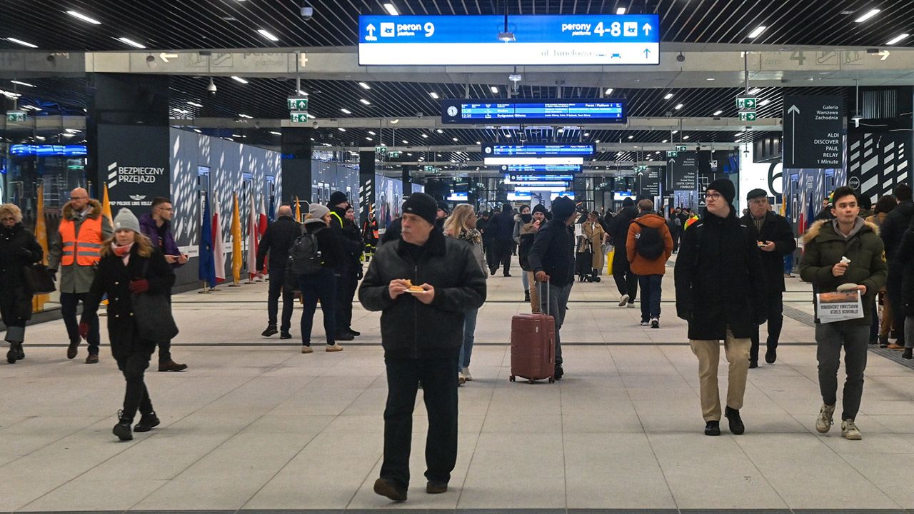 Komisja Europejska wypłaciła w poniedziałek Polsce 6,2 mld euro z Funduszu Odbudowy. To pakiet finansowy, kt&oacute;ry Unia Europejska uruchomiła po pandemii Covid-19, aby pom&oacute;c państwom...