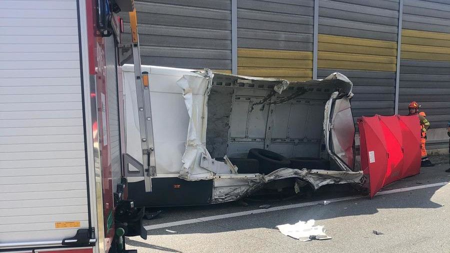 Tragedia na trasie S8. Kierowca busa zginął podczas zmiany koła