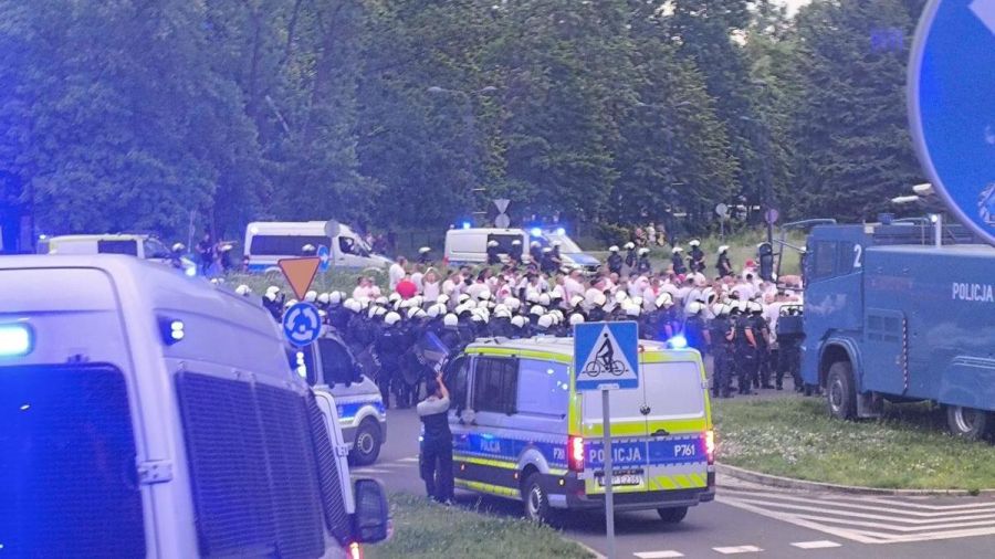 Mecz Polska - Mołdawia, ustawka przed meczem Polski, pseudokibice Lecha Poznań (fot. Policja Śląska)