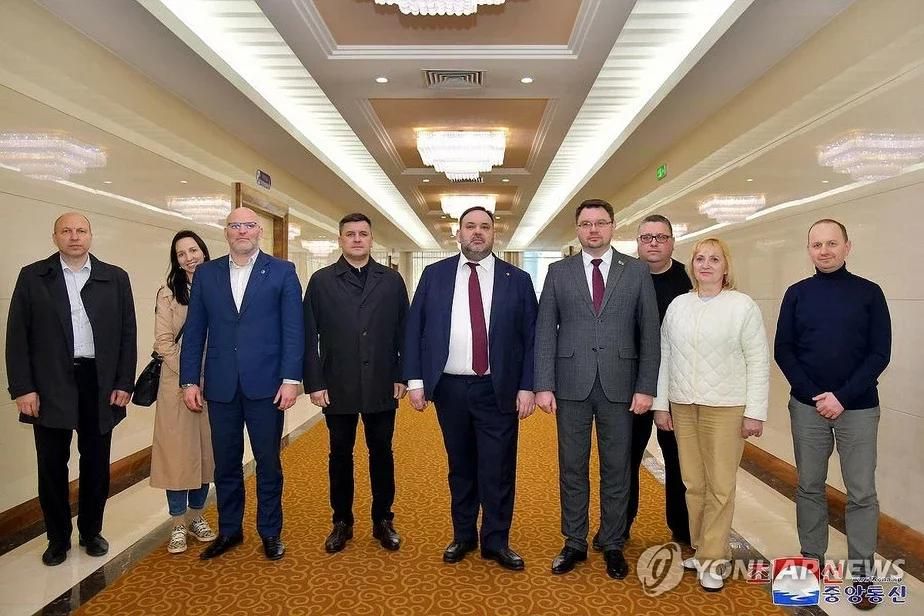 Беларуская дэлегацыя ў Пхеньян, КНДР. 17 красавіка 2024 года. (Фота: Kcna.kp)