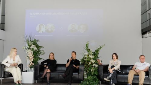 Леся Руднік, Аліна Харысава, Франак Вячорка, Лізавета Пракопчык і Андрэй Ягораў прымаюць удзел у дысусіі падчас канферэнцыі «Reshape»