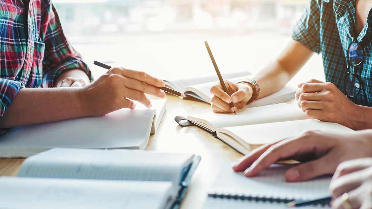 Uczelnie przyciągają studentów z zagranicy, zwłaszcza z Ukrainy i Białorusi (fot. Shutterstock/Autor: Joyseulay) Uczelnie przyciągają studentów z zagranicy, zwłaszcza z Ukrainy i Białorusi (fot. Shutterstock/Autor: Joyseulay)