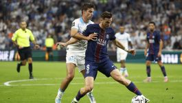 Matt O'Riley i Fabian Ruiz (fot. PAP/EPA) Matt O'Riley i Fabian Ruiz (fot. PAP/EPA)