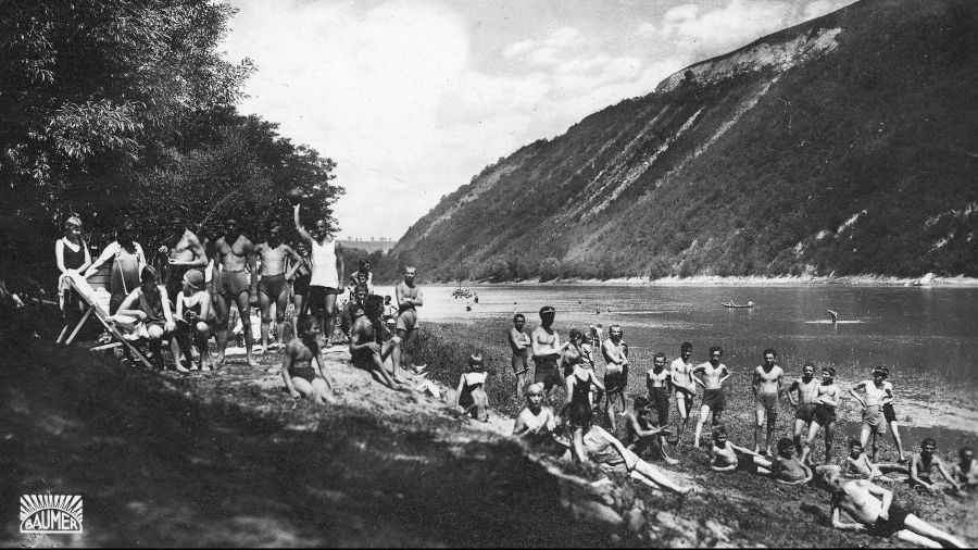 Fragment plaży cienistej w Zaleszczykach. Fot. NAC/ IKC
