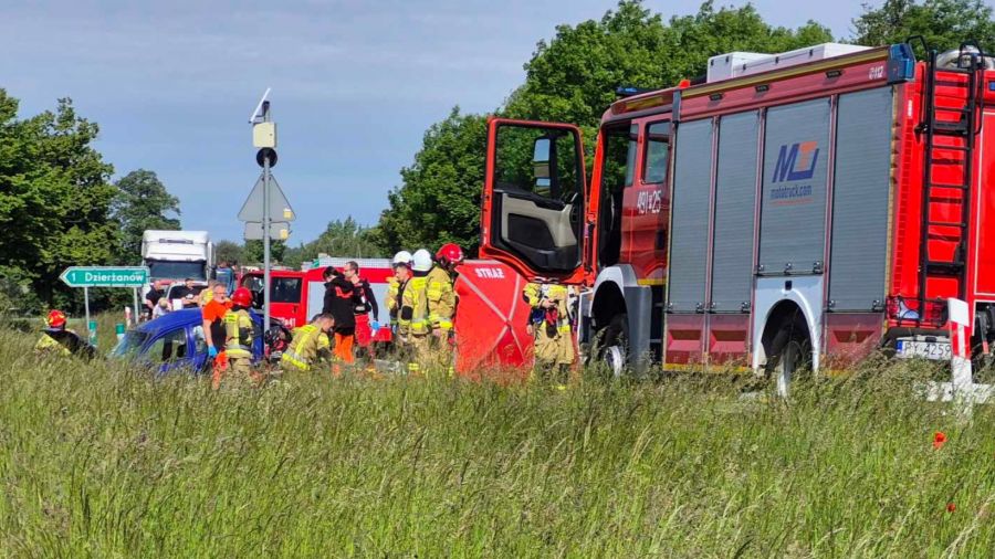 Lutogniew: wypadek autobusu z dziećmi, 28 dzieci w autobusie, nie żyje 83-latek (fot. iKrotoszyn.pl)