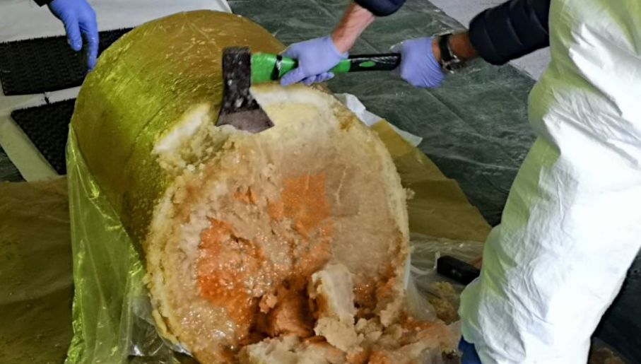 Narkotyk wmieszano w mrożoną pulpę ananasową (fot. CBŚP)