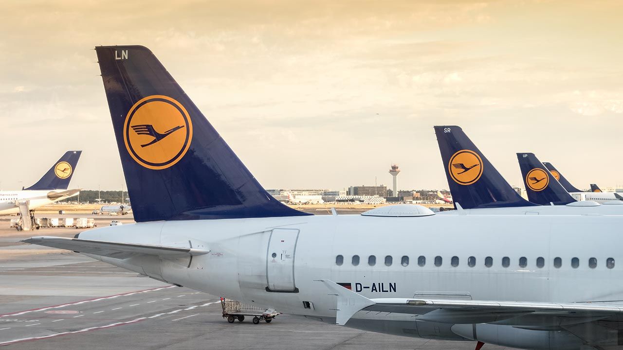 Lufthansa zmaga się z ogromnymi problemami (fot. Shutterstock/RUBEN M RAMOS)