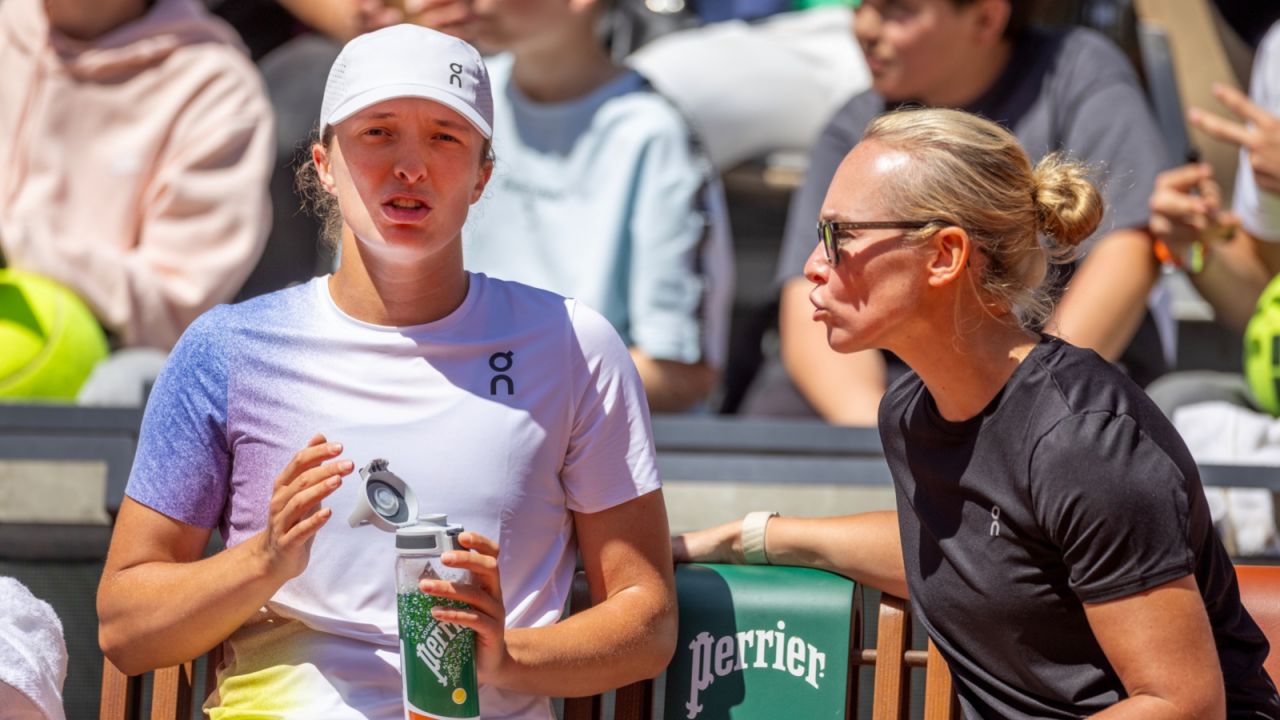 Daria Abramowicz i Iga Świątek (fot. Getty).