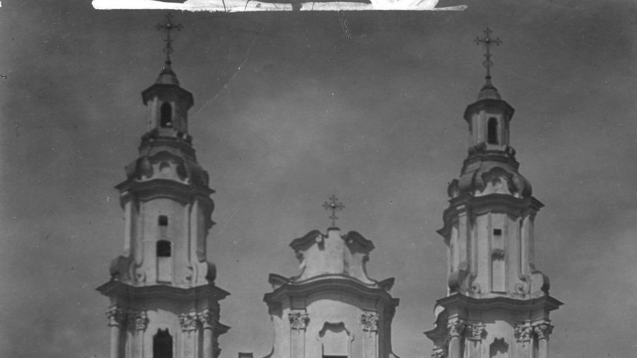 Twórcą świątyni w Berezweczu był śląski architekt Jan Krzysztof Glaubitz. Na zdjęciu fasada kościoła w latach 30. XX wieku. Fot. NAC/IKC