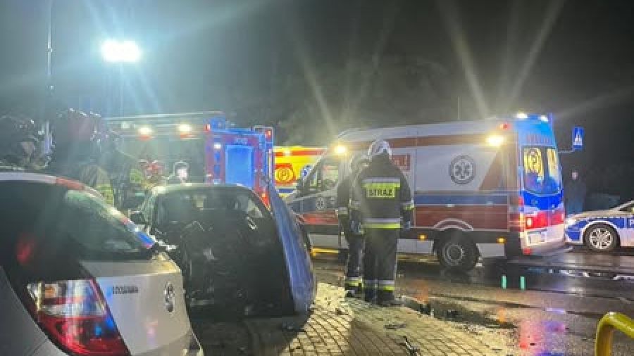 Janków Pierwszy: wypadek na DW442, zderzenie, 7 rannych (fot. OSP Blizanów - KSRG)