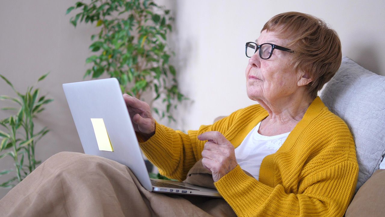 Prezes ZUS Gertruda Uścińska zabrała głos podczas panelu „Cyfrowy obywatel – szanse i wyzwania elektronizacji usług publicznych” (fot. Shutterstock) Prezes ZUS Gertruda Uścińska zabrała głos podczas panelu „Cyfrowy obywatel – szanse i wyzwania elektronizacji usług publicznych” (fot. Shutterstock)