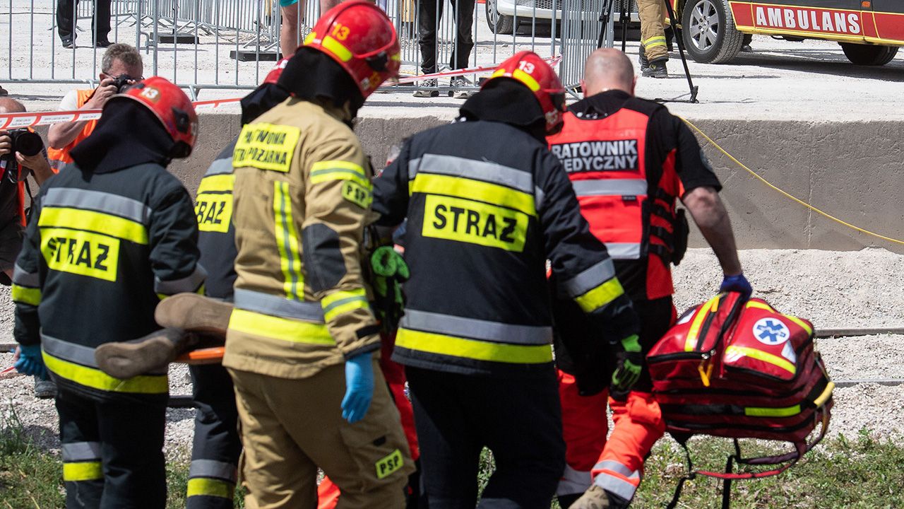 Na miejscu pracują policjanci zakopiańskiej drogówki (fot. PAP/Andrzej Lange, zdjęcie ilustracyjne) Na miejscu pracują policjanci zakopiańskiej drogówki (fot. PAP/Andrzej Lange, zdjęcie ilustracyjne)