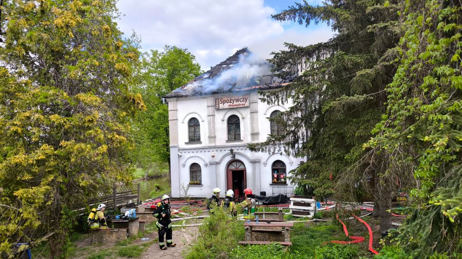  Płonie XIX-wieczny zabytek. To budynek dawnej synagogi/Fot. Marek Patyk