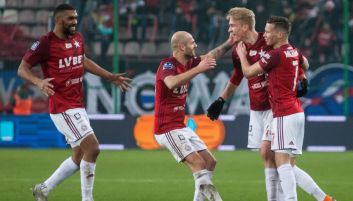 Adam Buksa nie jest gotowy, by grać pełne 90 minut co trzy dni (fot. 400mm.pl) Adam Buksa cieszy się z gola strzelonego Jagiellonii (fot. 400mm.pl)