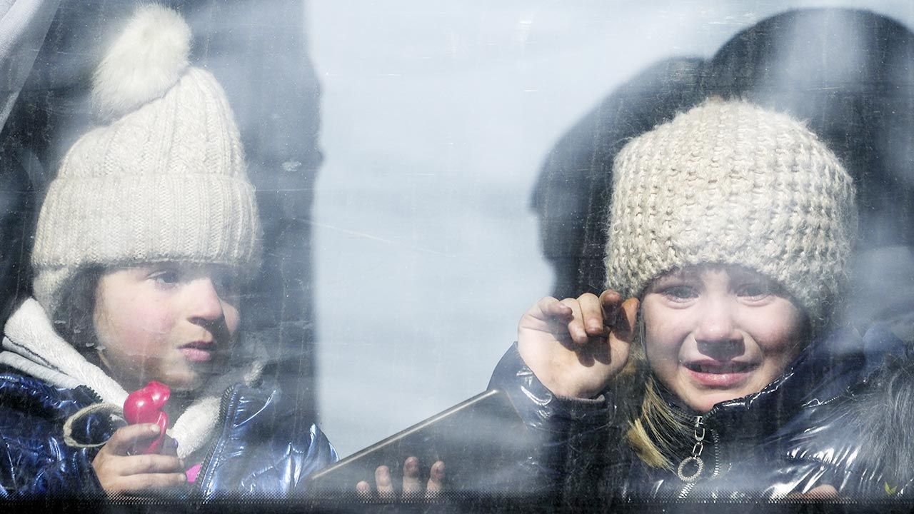 Najwięcej ukraińskich dzieci-uchodźców przyjęła Polska (fot.  Stringer/Anadolu Agency via Getty Images)
