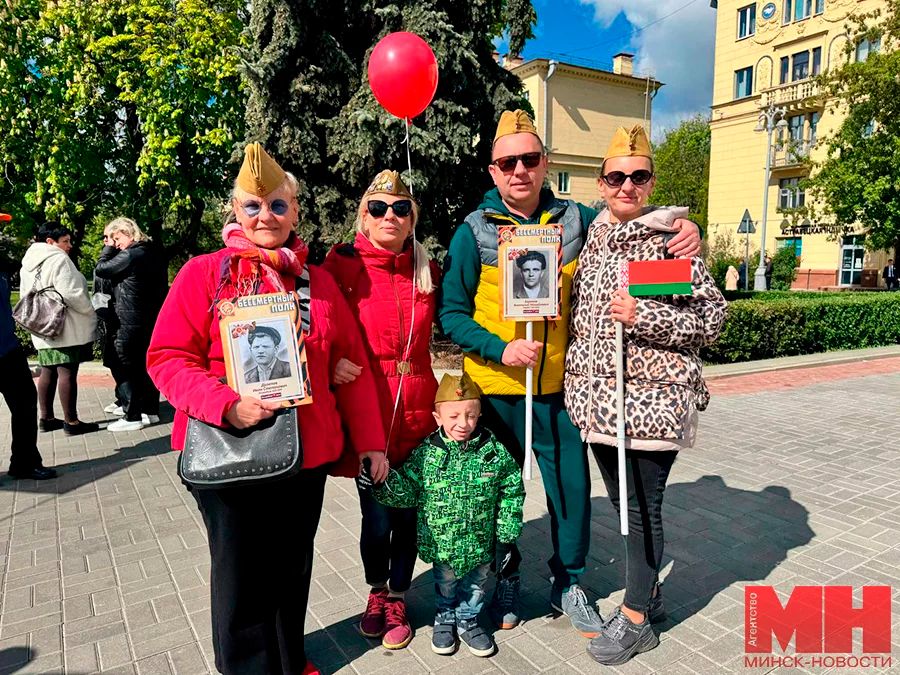Святкаванне 9 траўня ля манументу Перамогі ў Менску. Фота: minsknews.by