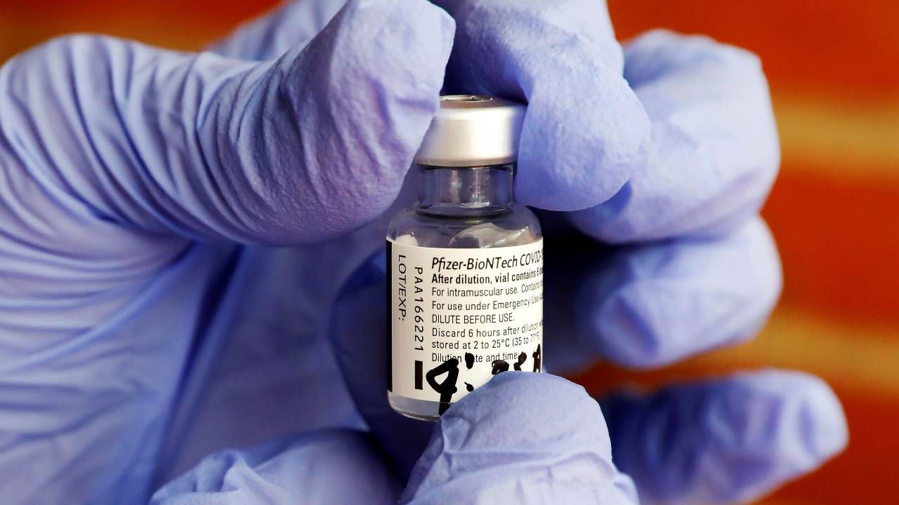 FDA zatwierdziła szczepionkę Pfizer/BioNTech dla nieletnich (fot. PAP/EPA/Carlos Ortega) FDA zatwierdziła szczepionkę Pfizer/BioNTech dla nieletnich (fot. PAP/EPA/Carlos Ortega)