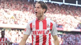 Jakub Kamiński, reprezentant Polski i zawodnik 1.FC Koeln, świętuje zdobycie bramki w meczu Bundesligi. 23-letni skrzydłowy, wypożyczony z Wolfsburga, imponuje formą i może zostać wykupiony przez klub z Kolonii.