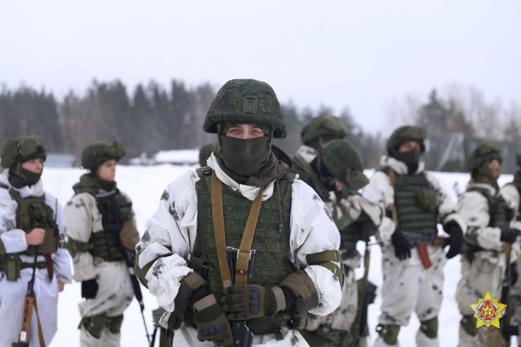 Праверка баявой гатовасці на 227-м агульнавайсковым палігоне аднаго з батальёнаў 120-й асобнай гвардзейскай механізаванай брыгады, якая адбывалася 18 студзеня. (Фота: Міністэрства абароны Беларусі / Telegram)