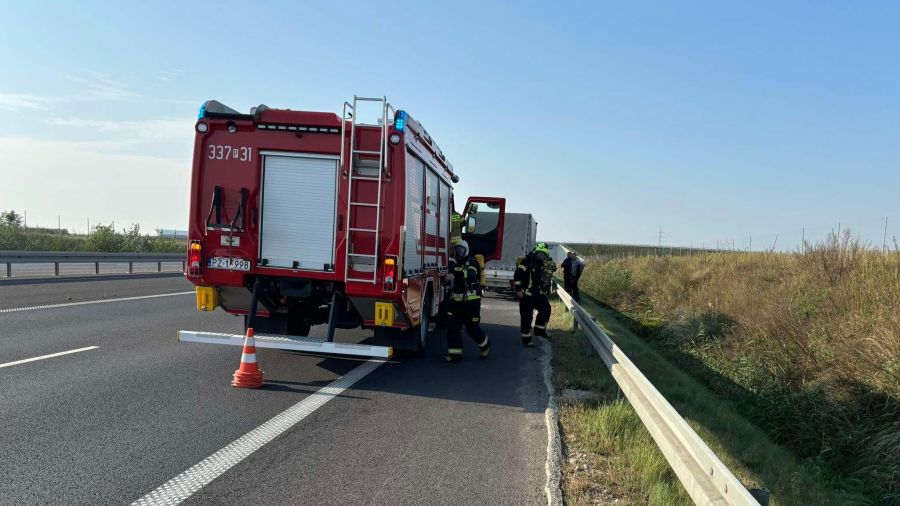 Pożar busa, S5, Stęszew (fot. OSP Stęszew)