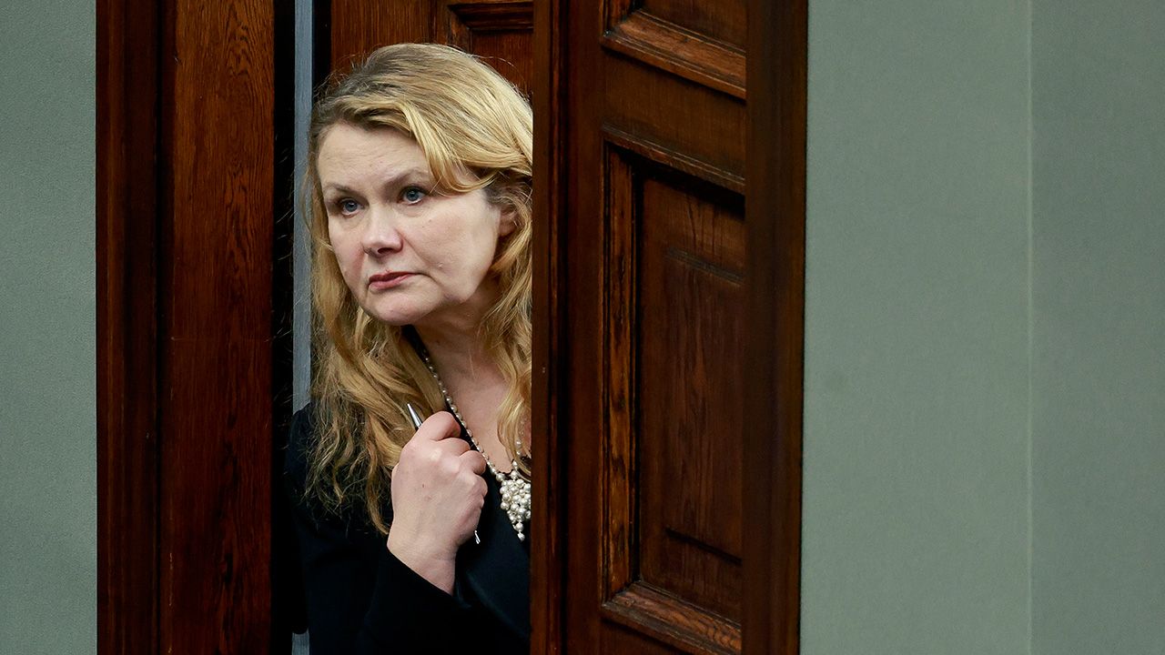 Posłanka KO Katarzyna Piekarska przyznała dziś w mediach społecznościowych, że jutro czeka ją operacja usunięcia piersi. W rozmowie z portalem TVP.Info m&oacute;wi o swojej chorobie,...