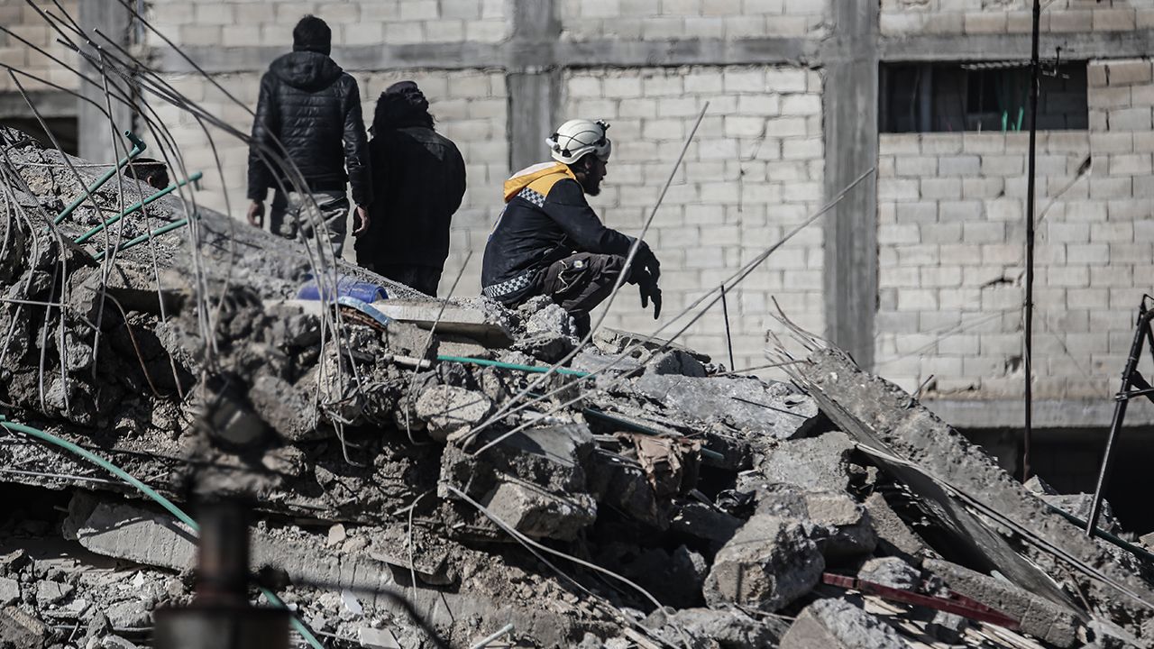 Na miejscu trwa akcja ratunkowa (fot. Omer Alven/Anadolu Agency via Getty Images)