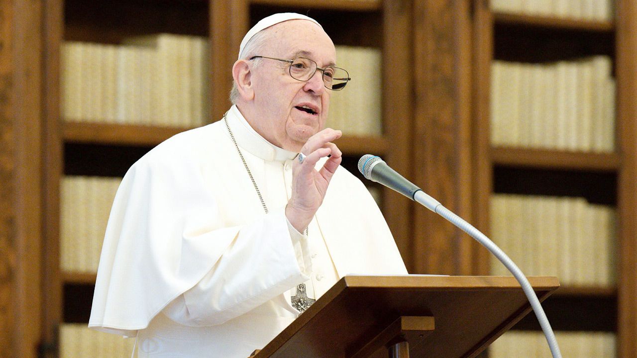 Franciszek zaapelował o odpowiedzialność za przekaz i demaskowanie fałszywych informacji (fot. PAP/EPA/VATICAN MEDIA HANDOUT) Franciszek zaapelował o odpowiedzialność za przekaz i demaskowanie fałszywych informacji (fot. PAP/EPA/VATICAN MEDIA HANDOUT)