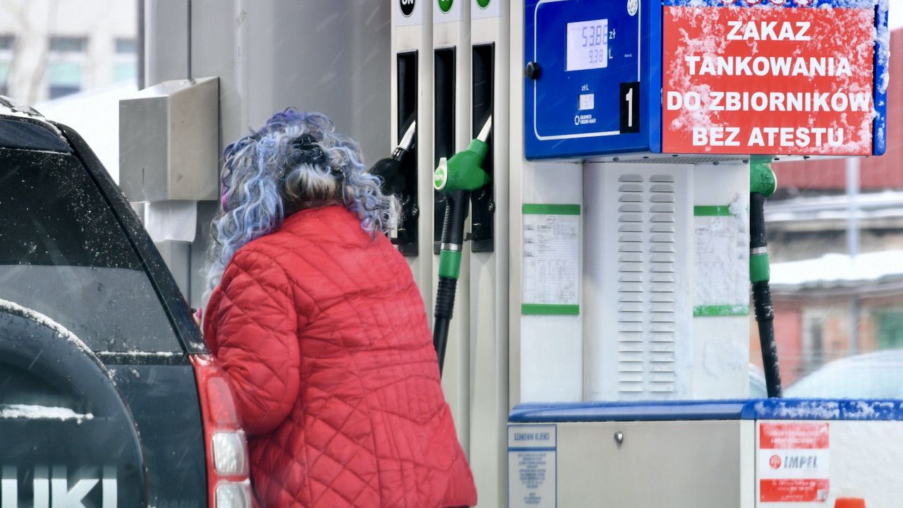 Ceny paliw na stacjach już spadły, a mogą być jeszcze niższe (fot. PAP/Darek Delmanowicz)