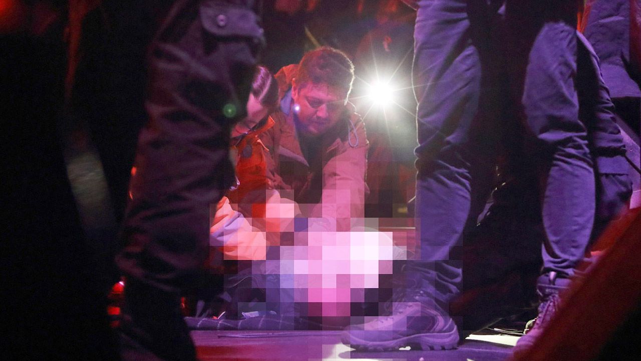 Wiceszef MSWiA podziękował policjantom, którzy zatrzymali nożownika (fot. PAP/ Grzegorz Mehring/www.gdansk.pl) Wiceszef MSWiA podziękował policjantom, którzy zatrzymali nożownika (fot. PAP/ Grzegorz Mehring/www.gdansk.pl)