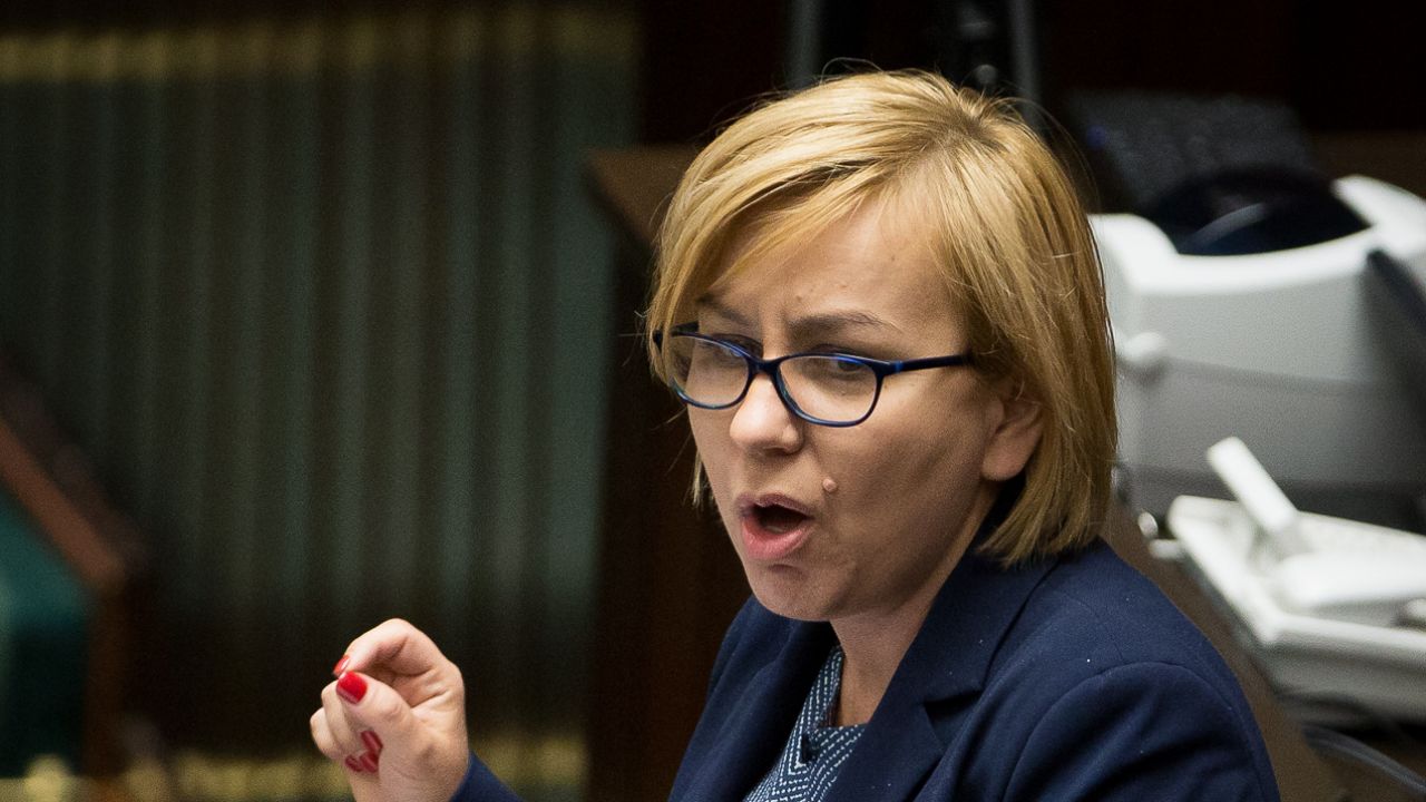 Paulina Hennig-Kloska podczas wystąpienia w Sejmie (fot. Mateusz Wlodarczyk/NurPhoto via Getty Images)