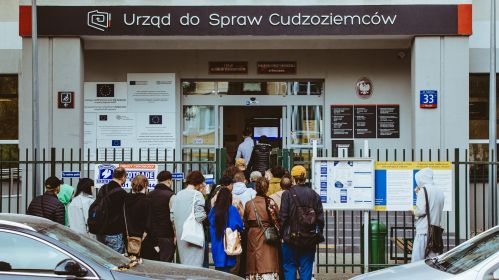 Очередь перед зданием Управления по делам иностранцев. Варшава, Польша. 26 сентября 2024 года. Фото: Белсат