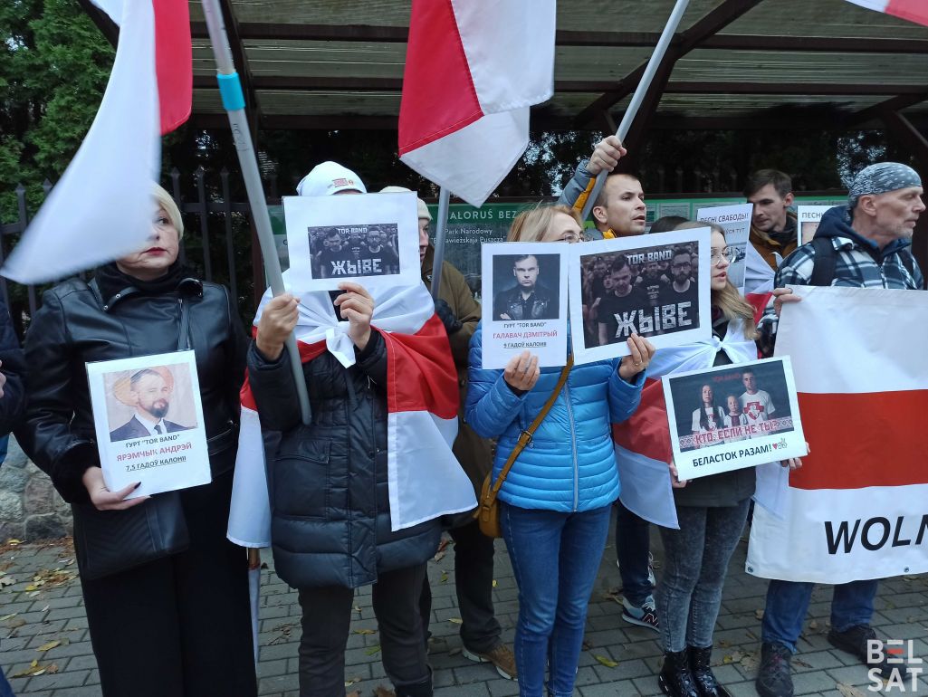Здымак мае ілюстрацыйны характар. Акцыя салідарнасці з палітзняволенымі музыкамі «Tor Band». Беласток, Польшча. 4 лістапада 2023 года. (Фота: Белсат)