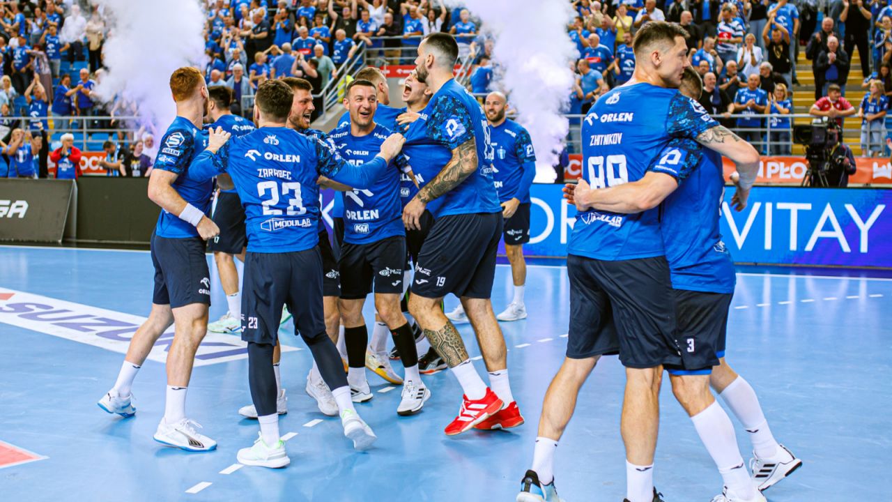 Piłkarze ręczni Orlen Wisły Płock po zwycięskim meczu z Industrią Kielce (fot. Orlen Superliga)