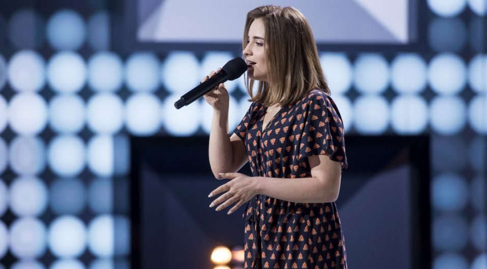 Zuzanna Maruda to członkini Pilskiej Orkiestry Rozrywkowej. W programie zaśpiewała utwór „Dary losu” (fot. TVP)