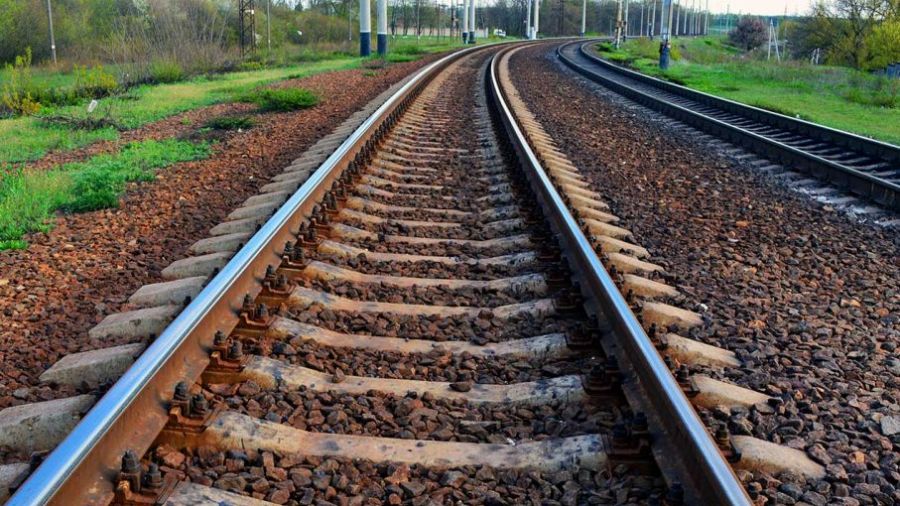 Zwłoki mężczyzny znalezione przy trasie kolejowej (fot. Shutterstock/Super_Gosha)